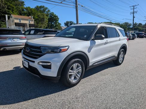 Certified 2022 Ford Explorer XLT w/ Equipment Group 202A AWD/4WD image 2