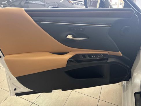 Certified 2025 Lexus ES 350 w/ Premium Package image 18