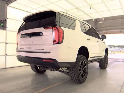 Used 2021 GMC Yukon Denali AWD/4WD image 3