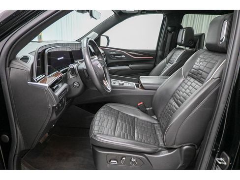 Used 2022 Cadillac Escalade Sport Platinum w/ Heavy-Duty Trailer Package image 10