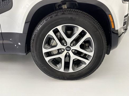 Used 2024 Land Rover Defender 130 X-Dynamic SE image 33