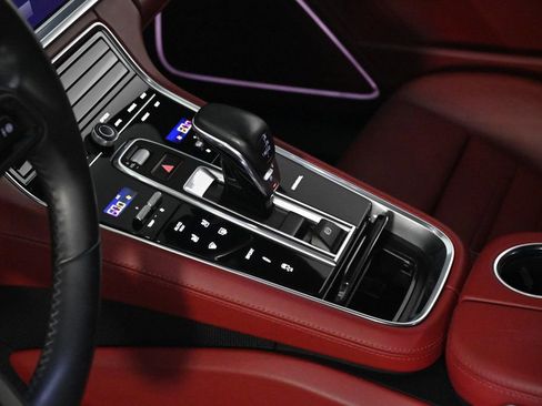 Certified 2022 Porsche Panamera Platinum Edition image 25