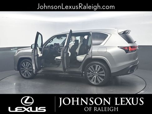 Used 2023 Lexus LX 600 4WD w/ Accessory Package (Z1) image 30