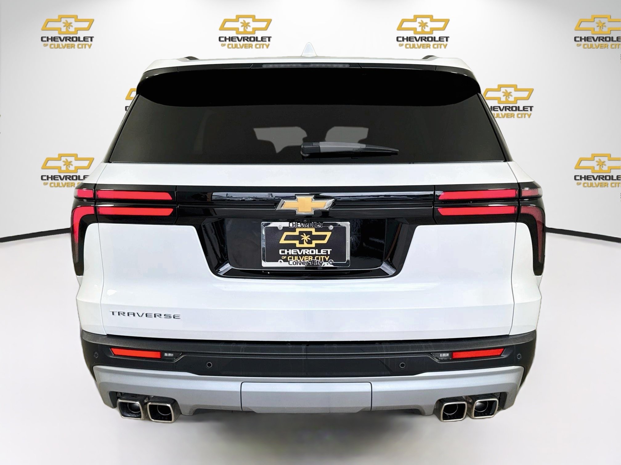 Used 2025 Chevrolet Traverse LT FWD image 7