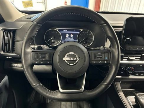 Used 2025 Nissan Pathfinder SL AWD/4WD image 15