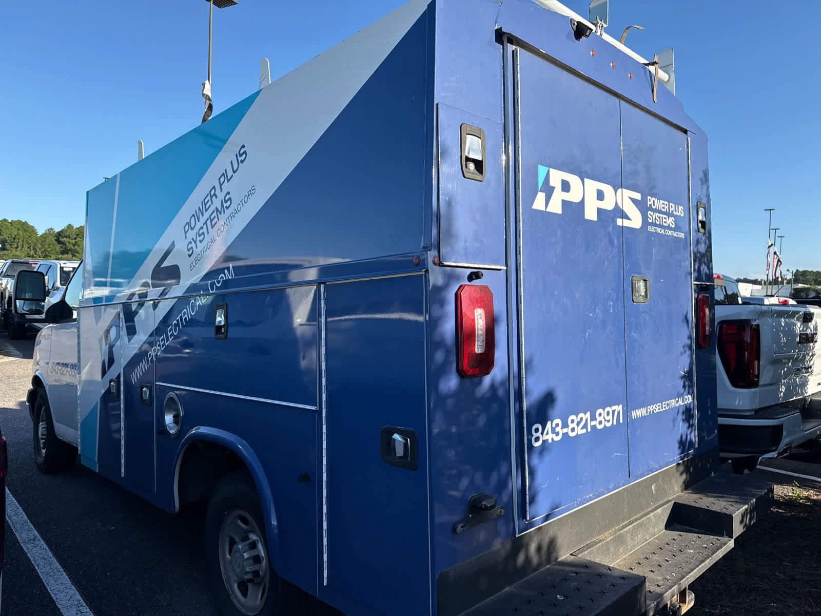 Used 2019 Chevrolet Express 3500 w/ Power Convenience Package RWD image 5
