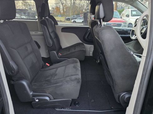 Used 2016 Dodge Grand Caravan SXT w/ Rear Park Assist Package image 22