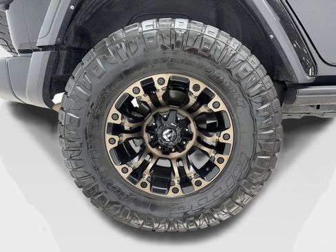 Used 2022 Jeep Wrangler Unlimited Sahara w/ Cold Weather Group AWD/4WD image 40