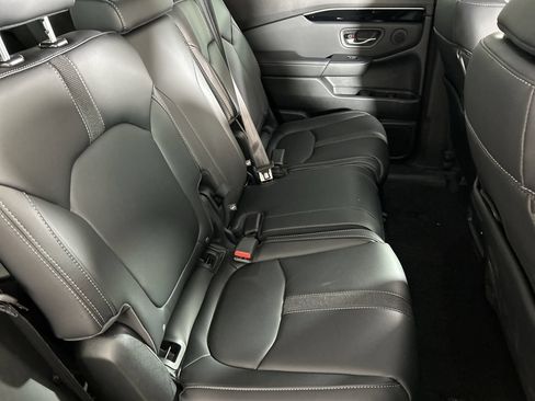 Used 2024 Honda Pilot Touring image 25