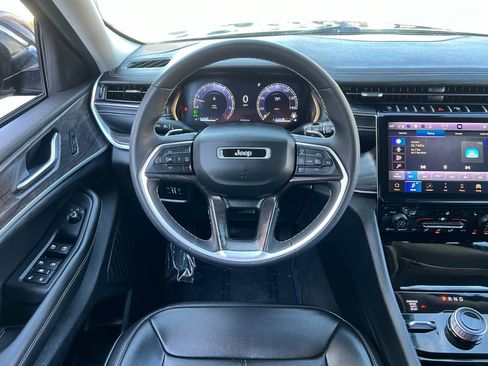 Used 2023 Jeep Grand Cherokee L Limited AWD/4WD image 12