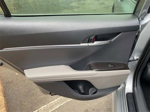Used 2021 Toyota Camry SE image 10
