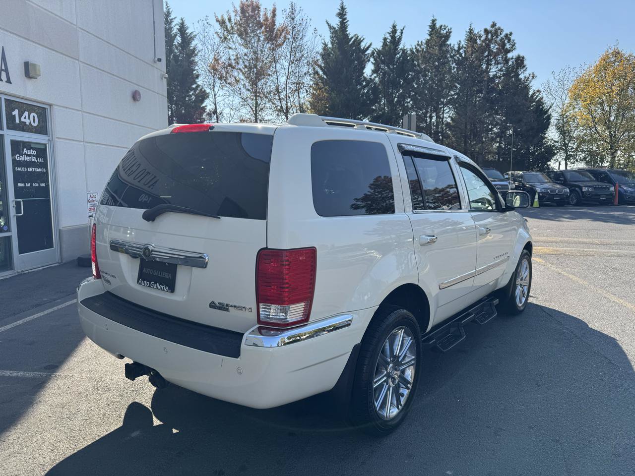 Used 2009 Chrysler Aspen Limited AWD/4WD image 16