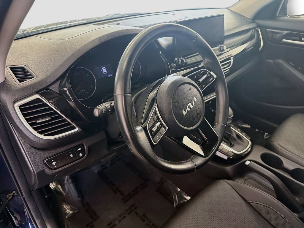 Used 2022 Kia Seltos EX AWD/4WD image 11