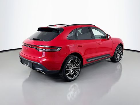 Certified 2025 Porsche Macan image 9