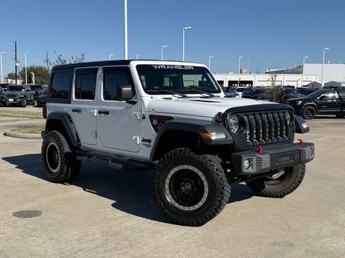 Used 2020 Jeep Wrangler Unlimited Sport S image 2