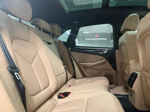 Certified 2026 Porsche Macan AWD/4WD image 25