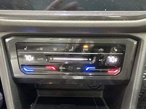 Used 2022 Volkswagen Tiguan SE image 14