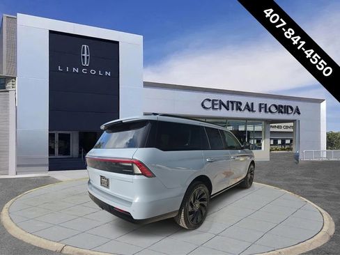 New 2026 Lincoln Navigator Reserve w/ Jet Appearance Package image 3