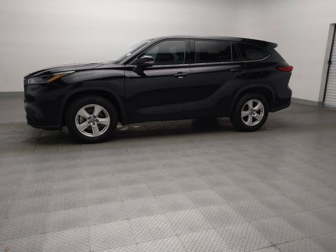 Used 2022 Toyota Highlander L FWD image 2