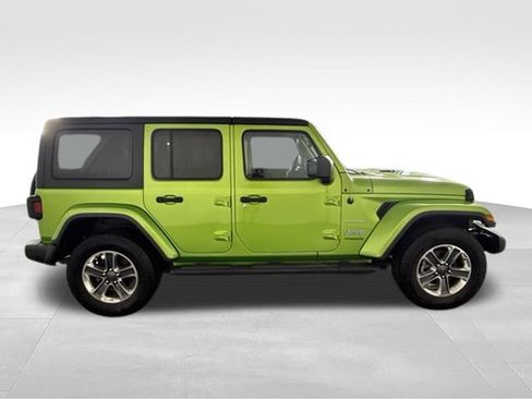 Used 2018 Jeep Wrangler Unlimited Sahara w/ Cold Weather Group AWD/4WD image 10