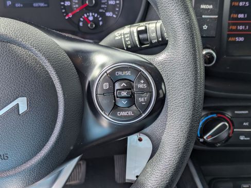Used 2022 Kia Soul LX w/ Technology Package FWD image 17