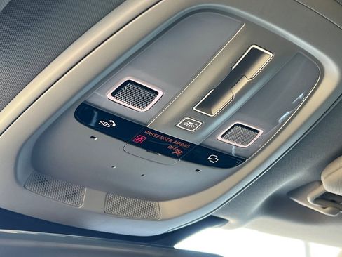 Used 2025 Volvo XC90 B6 Plus image 22