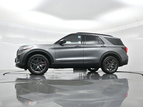 Used 2025 Ford Explorer ST-Line w/ ST-Line Street Pack image 52
