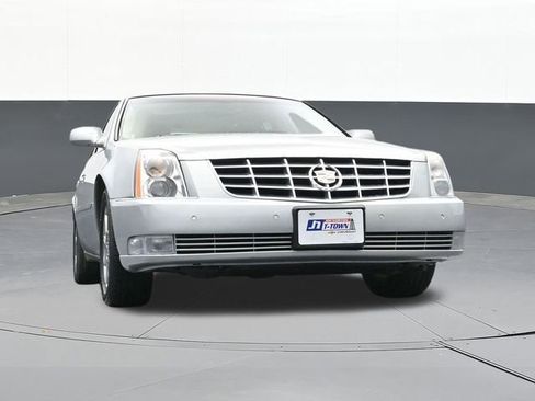 Used 2010 Cadillac DTS Luxury image 50