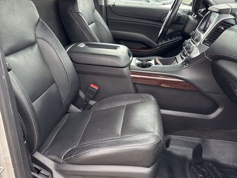 Used 2017 GMC Yukon XL SLT w/ Open Road Package image 38