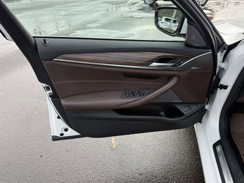 Used 2022 BMW 530i w/ Executive Package image 12