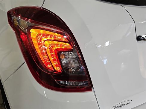 Used 2022 Buick Encore Preferred w/ Safety Package image 35