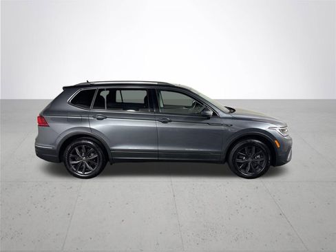 Certified 2024 Volkswagen Tiguan SE w/ Panoramic Sunroof Package AWD/4WD image 5