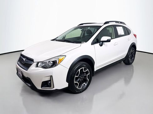 Used 2017 Subaru Crosstrek 2.0i Limited image 3