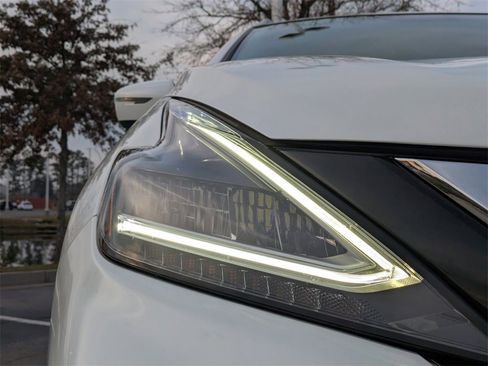 Used 2019 Nissan Murano SV image 11