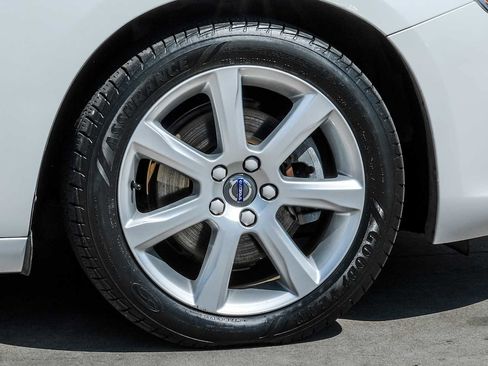 Used 2017 Volvo V60 T5 Premier w/ Convenience Package image 54