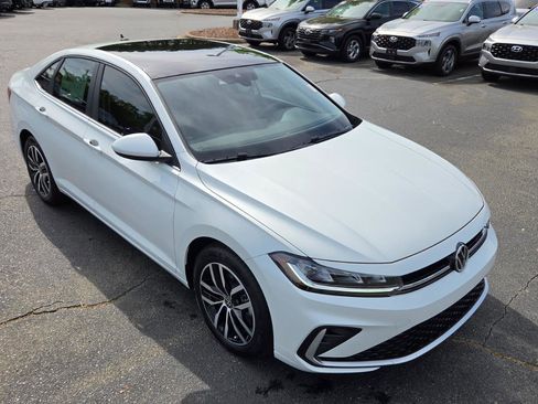 Used 2026 Volkswagen Jetta SE FWD image 8