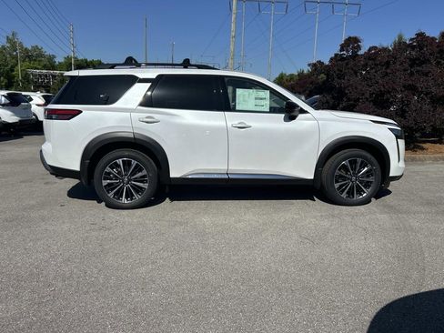 New 2026 Nissan Pathfinder Platinum AWD/4WD image 8