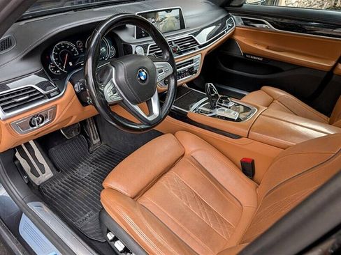Used 2018 BMW 750i xDrive image 2