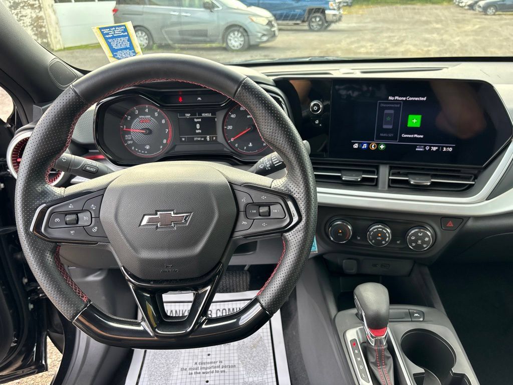 Used 2024 Chevrolet Trax RS w/ Sunroof Package FWD image 14