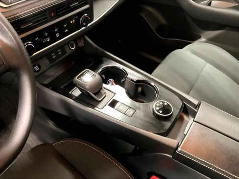 Used 2025 Nissan Rogue S image 20