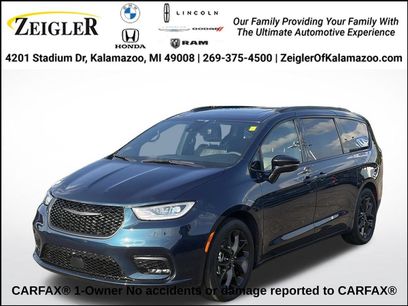 Used 2025 Chrysler Pacifica Limited