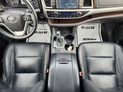 Used 2016 Toyota Highlander XLE image 18