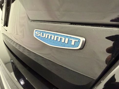 Used 2022 Jeep Grand Cherokee Summit AWD/4WD image 6