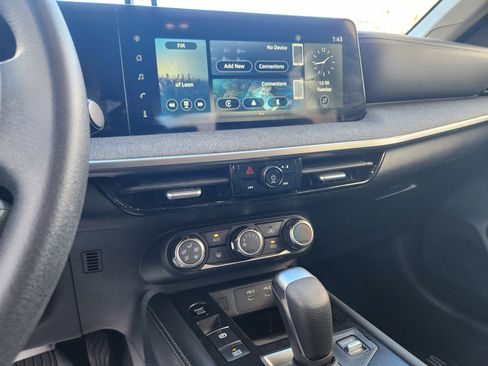 Used 2025 Nissan Kicks SV image 13