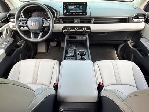 Used 2025 Honda Pilot EX-L image 34