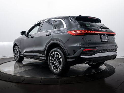 Certified 2025 Audi Q5 Premium w/ Convenience Package AWD/4WD image 5