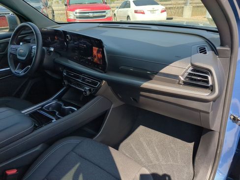 Used 2024 Chevrolet Traverse LT w/ Trailering Package FWD image 29