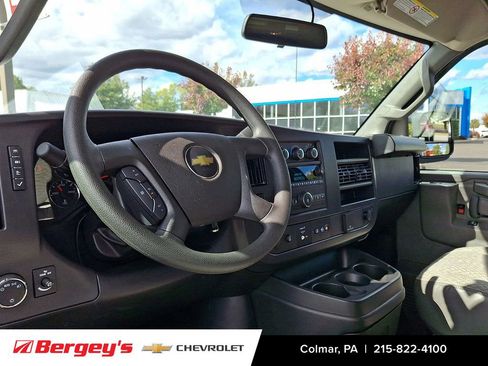 Certified 2025 Chevrolet Express 3500 LS w/ Chrome Appearance Package image 21
