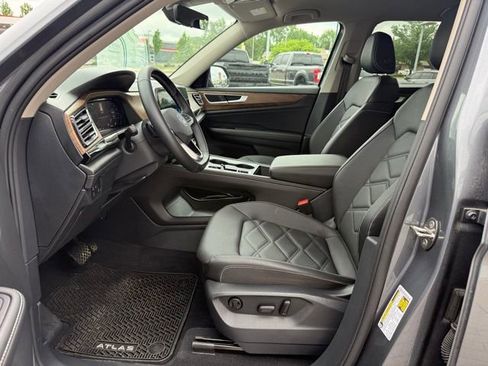Certified 2025 Volkswagen Atlas SE AWD/4WD image 12