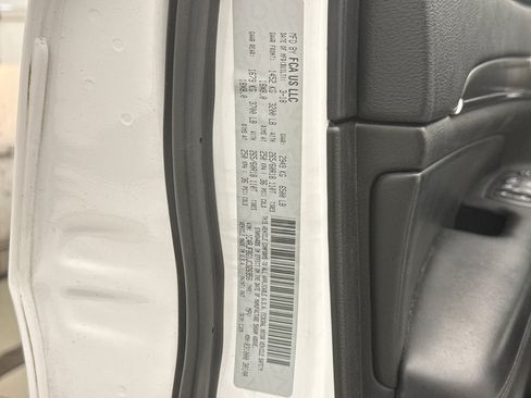Used 2018 Jeep Grand Cherokee Limited AWD/4WD image 11